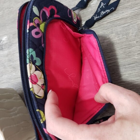 Vera Bradley * Navy Floral Ribbons * Wristlet - Picture 8 of 9